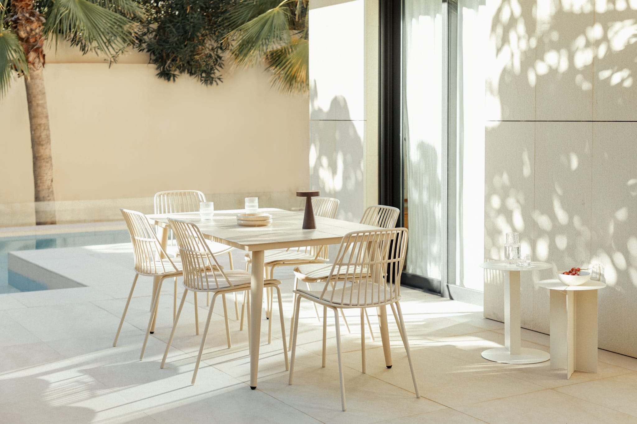 Scand rectangular table set (134x78 cm) and 4 Maeba garden chairs