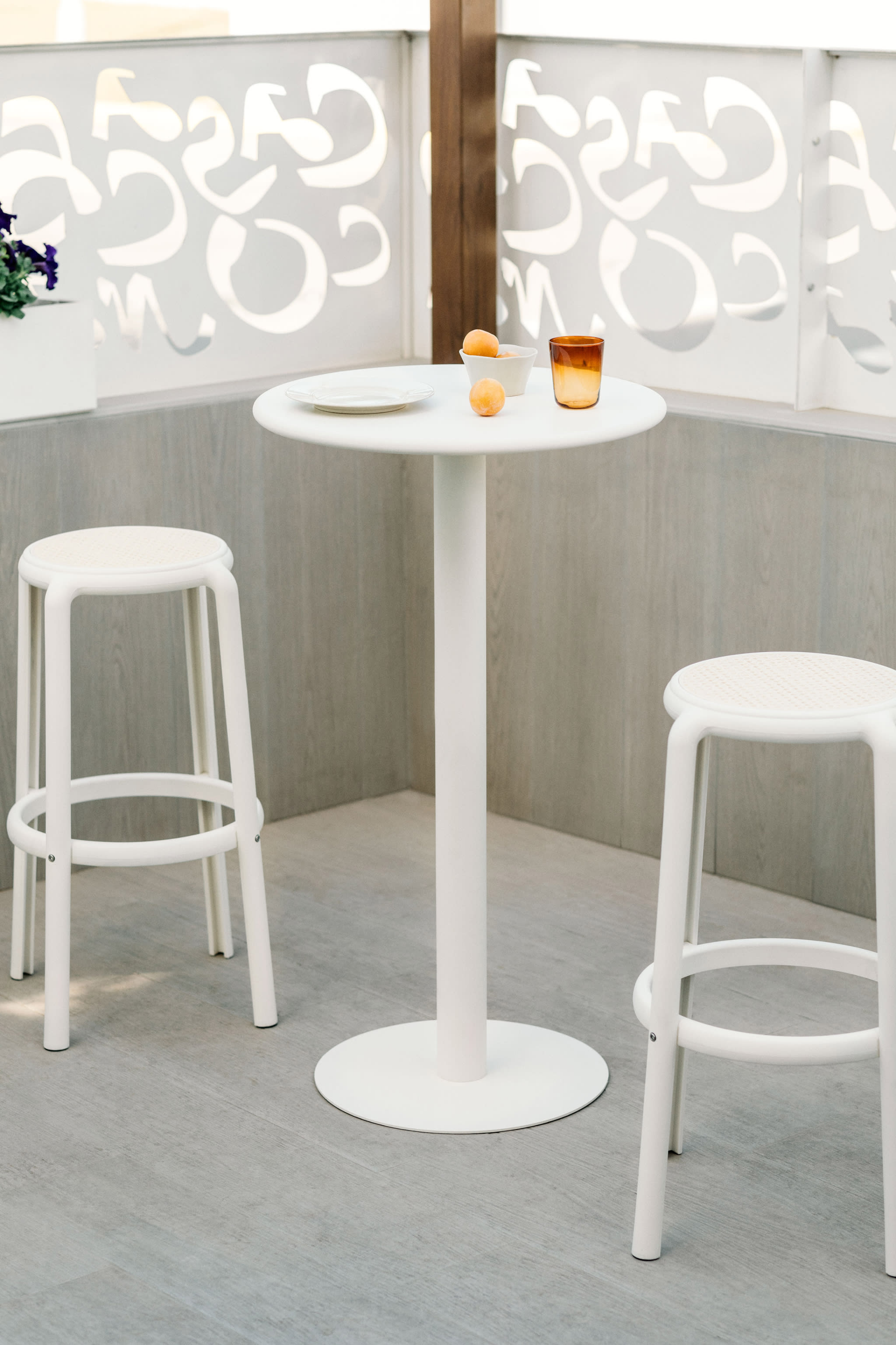 Round high garden table Ø60 cm in Mizzi iron