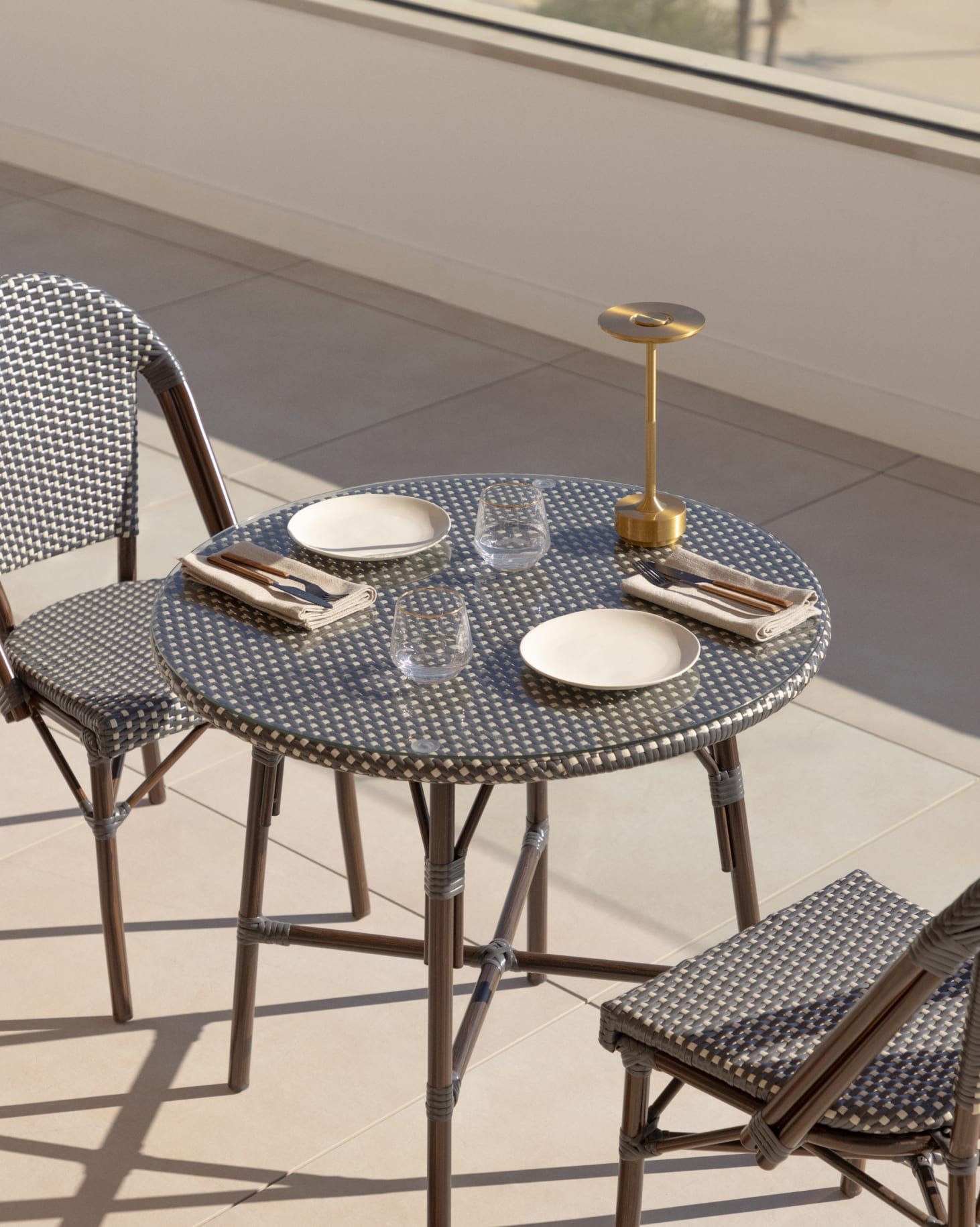 Set of round table Ø80 cm and 2 stackable dining chairs in aluminum Brielle Bistro        