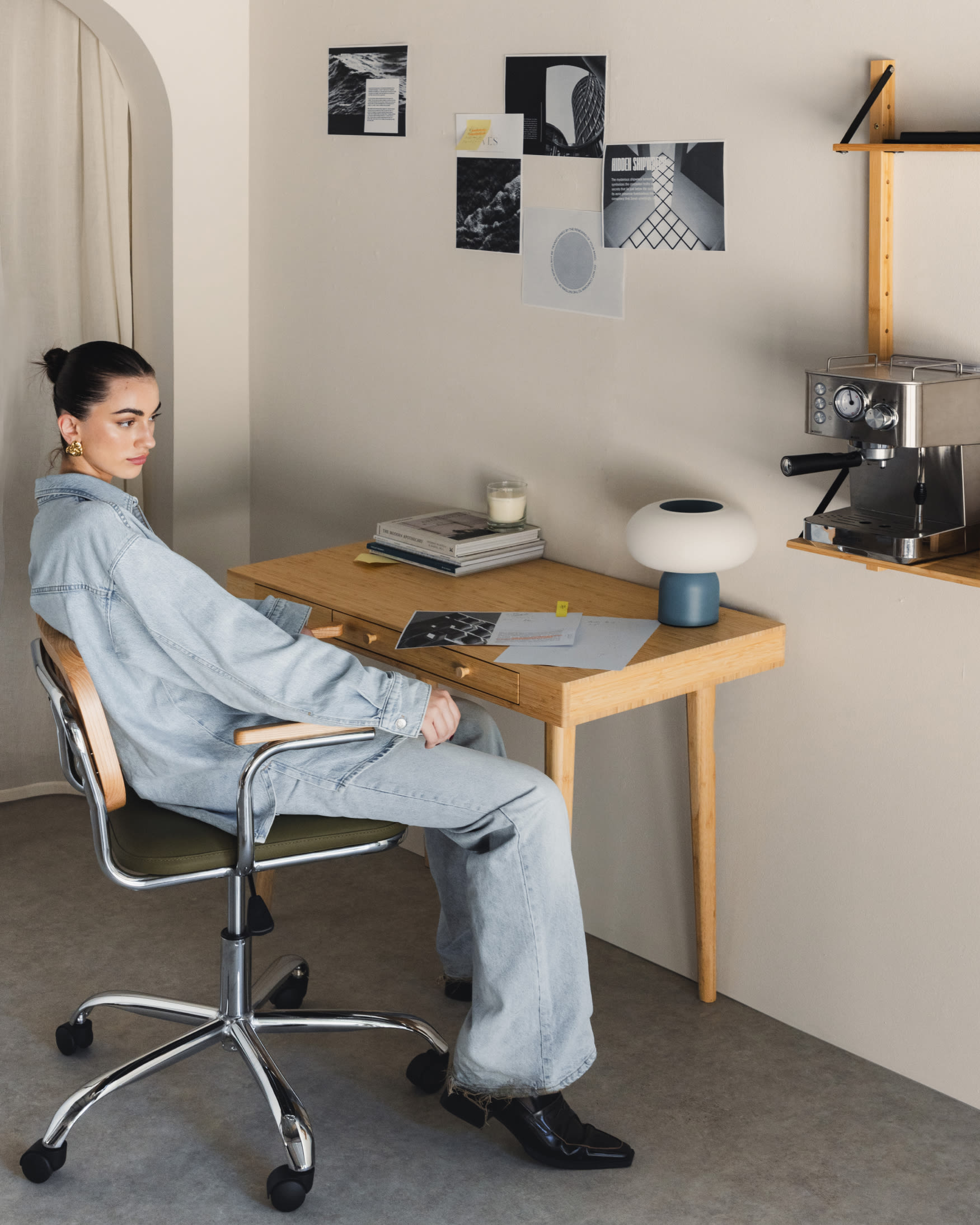 Escritorio en bambú con cajones Takeo