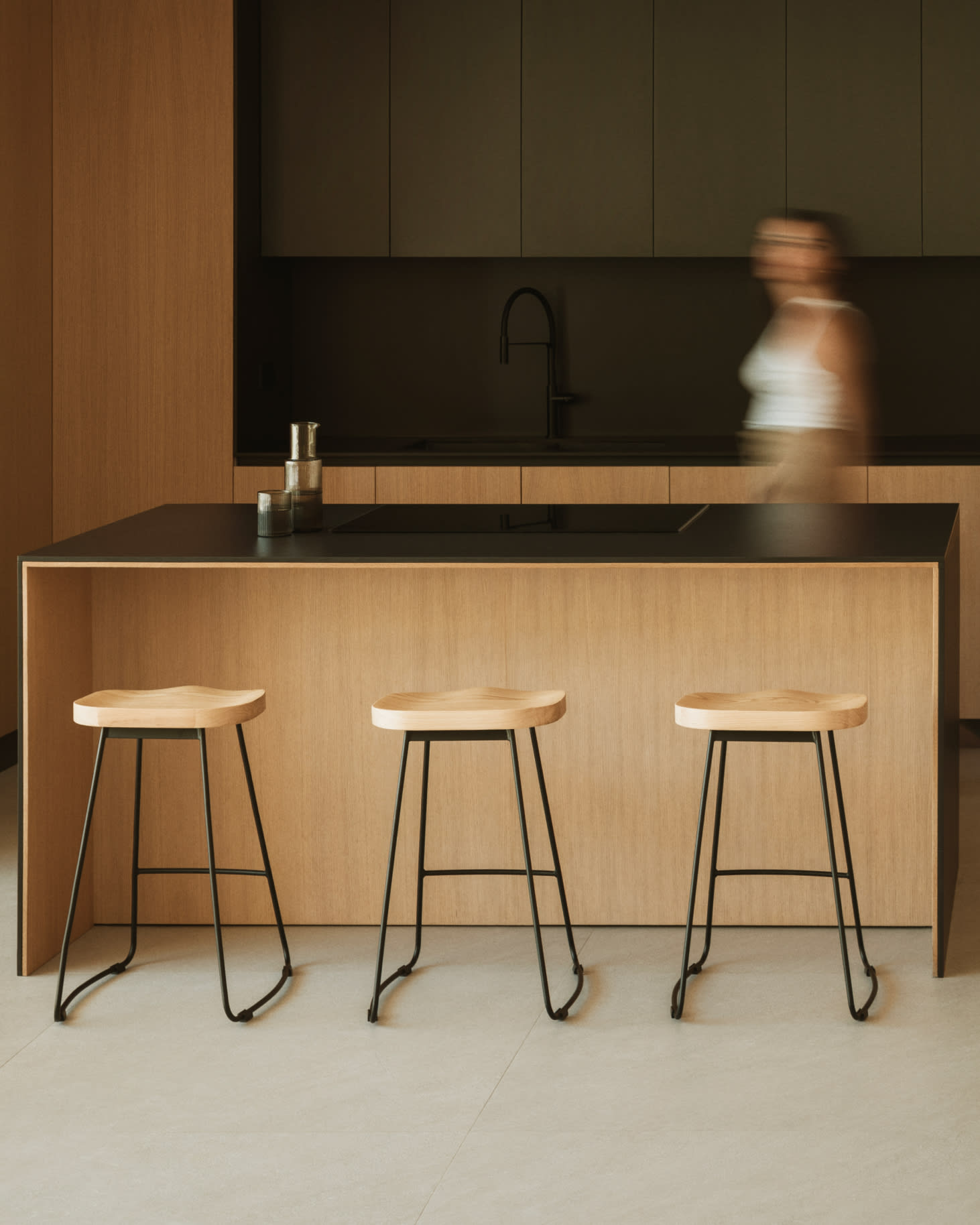 Tabouret haut en acier et bois d'orme Neicol