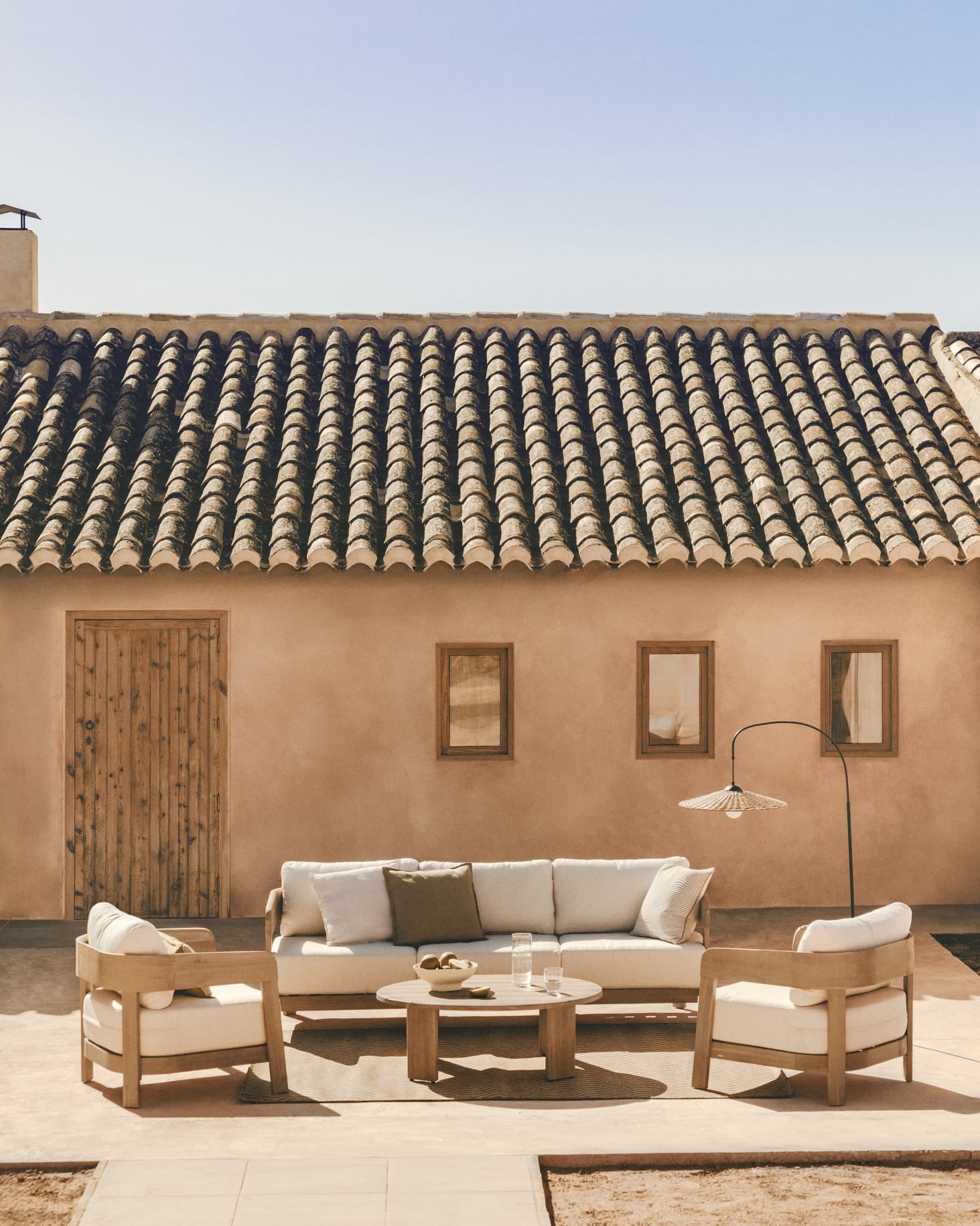 Set da giardino con divano 3 posti, 2 poltrone e tavolino in legno di acacia Uleno 