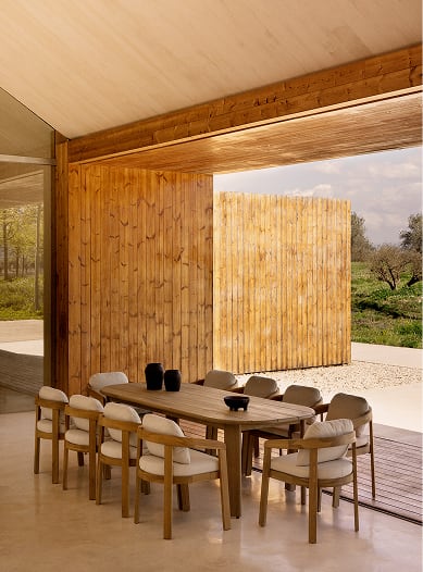 Ovaler Tischset 240x100 cm aus Akazienholz und 8 Gartenstühle aus Akazienholz Uleno