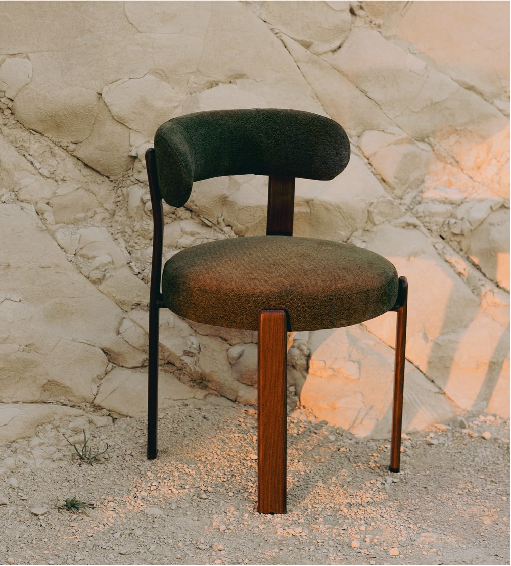 Jolie tapicerowane krzesło jadalniane z żelaza