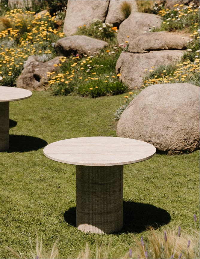 Mesa de comedor redonda Ø100 cm en cemento look travertino Velia