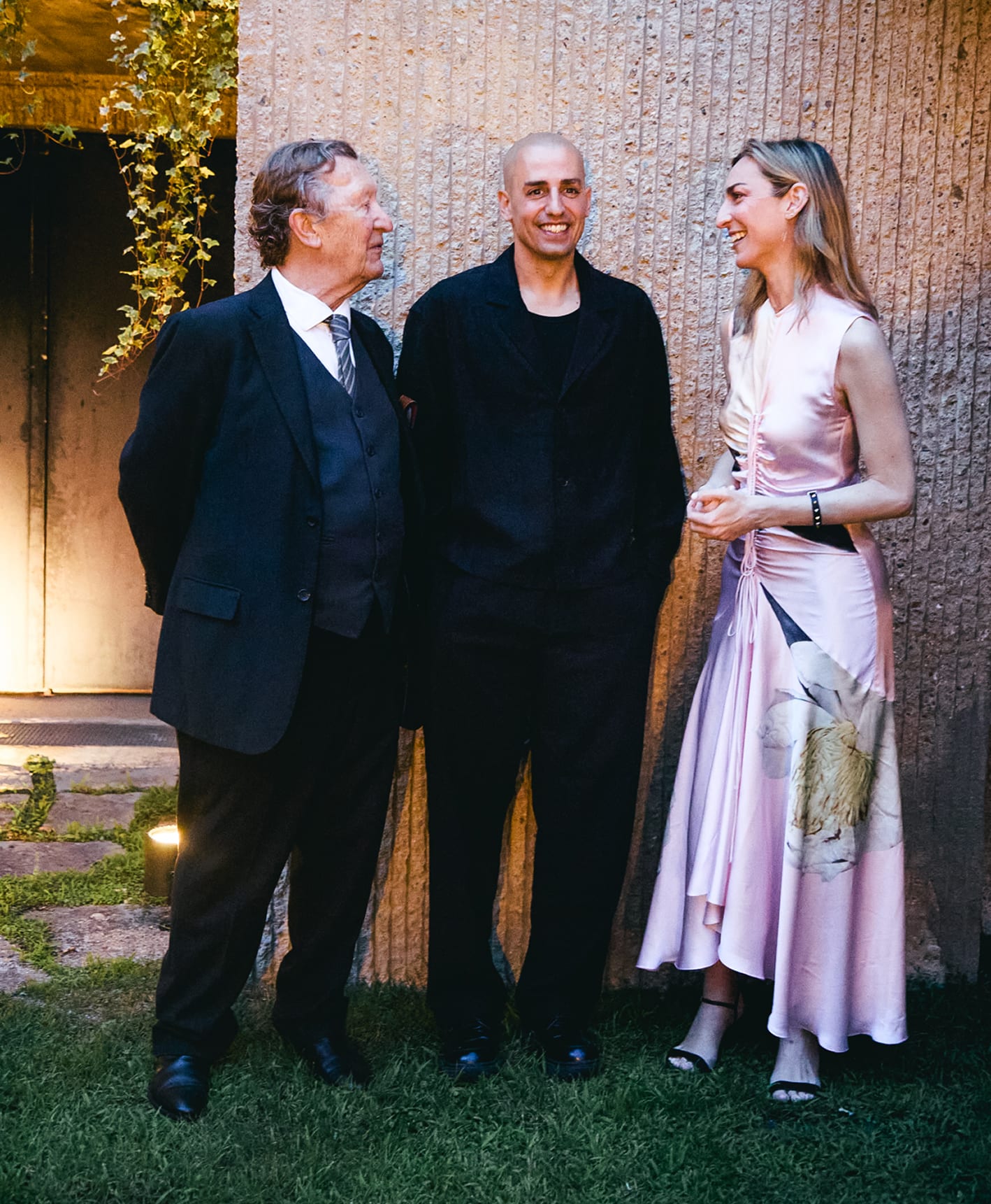 Mesa de comedor redonda Ø120 cm en cemento look travertino Noemi RECONFI