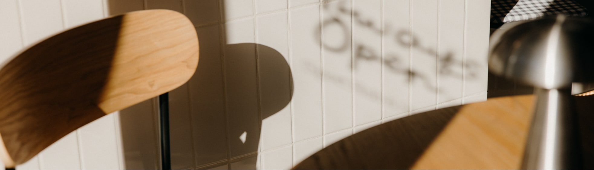 Zestaw 4 sztaplowanych krzeseł do jadalni z żelaza i drewna Wilpier