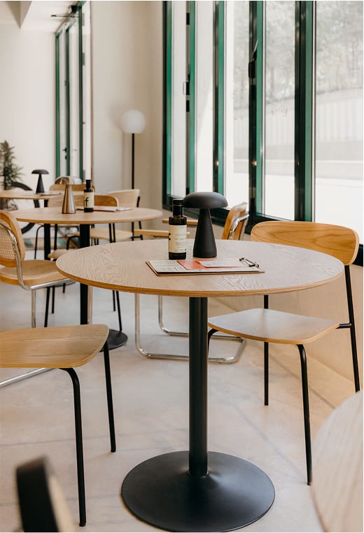 Okrągły stół jadalniany z MDF i żelaza Yvetta