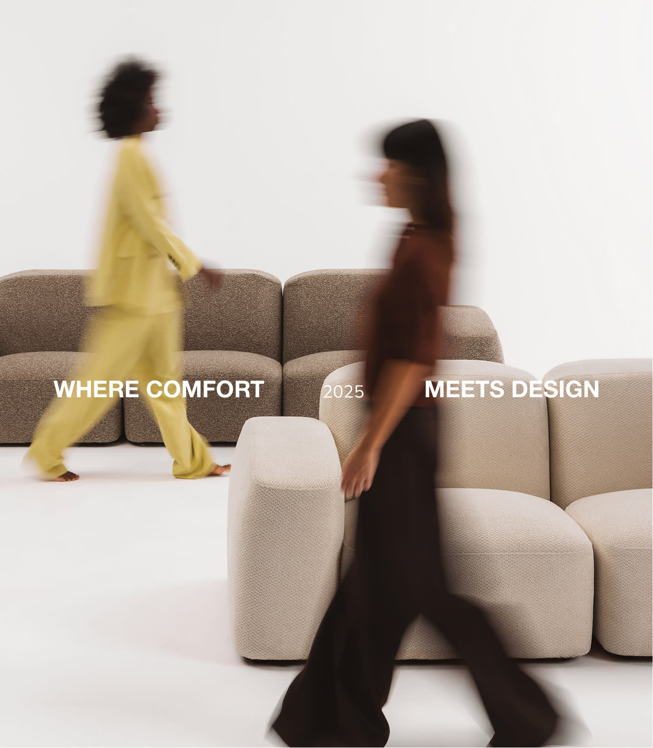 La collezione di divani modulari Bastian riflette uno stile rilassato e contemporaneo. Curve morbide e volumi generosi in bouclé moka e ciniglia bianca che si inseriscono con naturalezza ed equilibrio nella vita quotidiana.