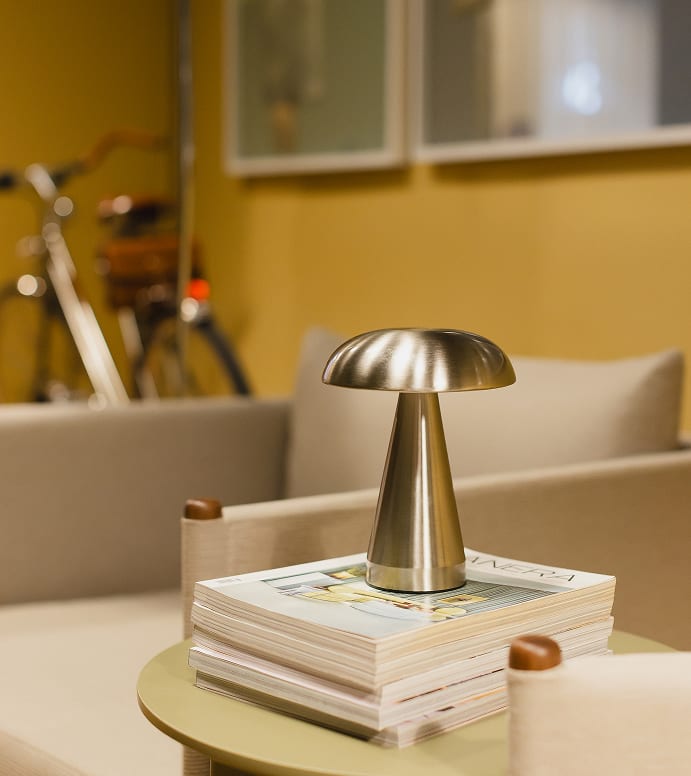 Set aus quadratischem Gartentisch 60x60 cm und 2 klappbaren Stühlen aus Stahl Janti