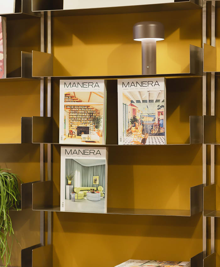 Nolvia Wandregal aus Edelstahl