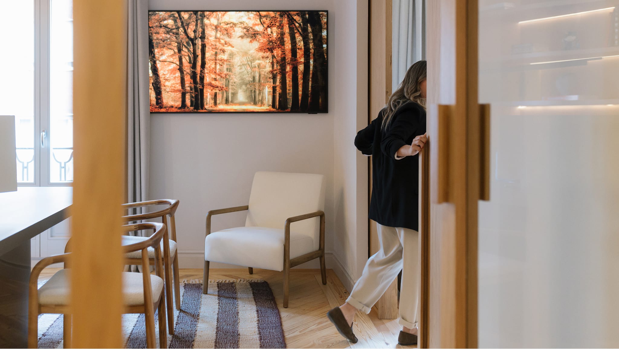 Poltrona in legno di gomma Maylene