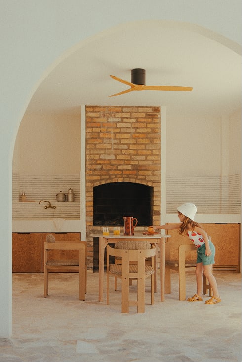 Silla de jardín con reposabrazos en madera de acacia y ratán sintético Ginara