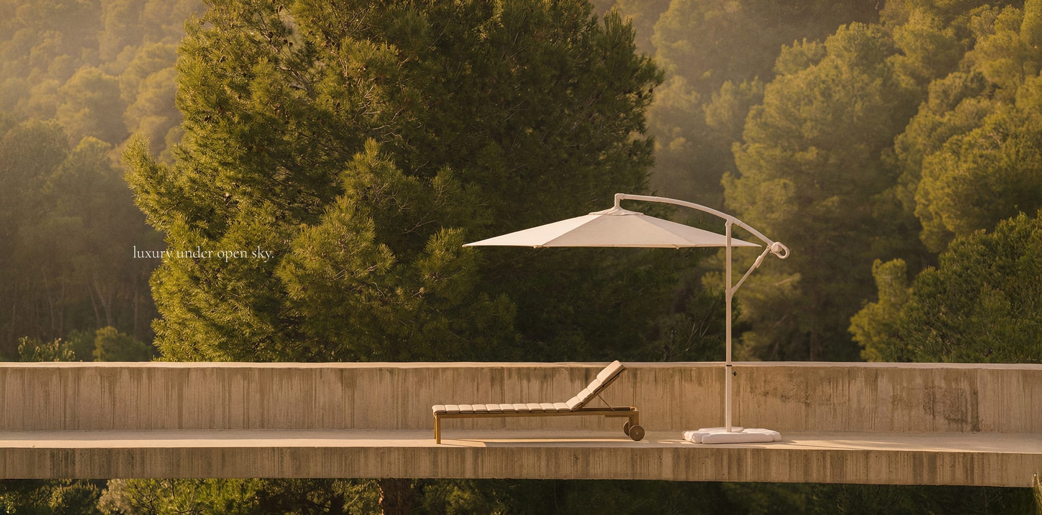 Tumbona reclinable en madera de acacia y acero Sirka