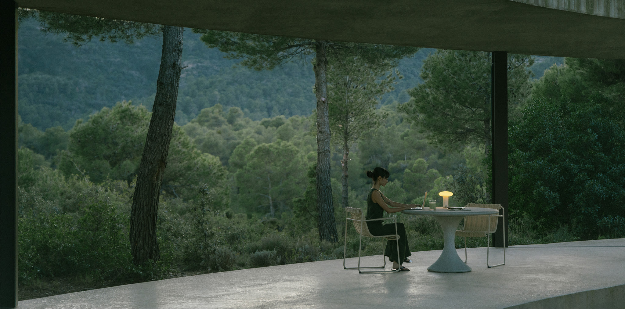 Mesa de comedor redonda Ø120 cm en cemento Eloria