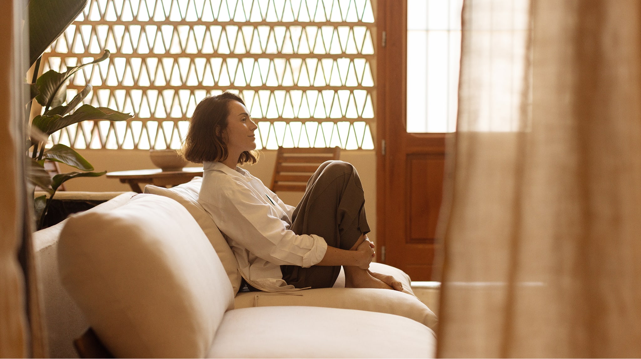 Divano reclinabile modulare da giardino in 2 pezzi in legno di acacia Brina      