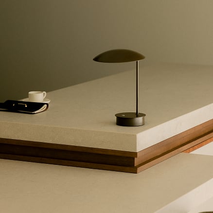 Lampe de table LED sans fil en fer Prismela