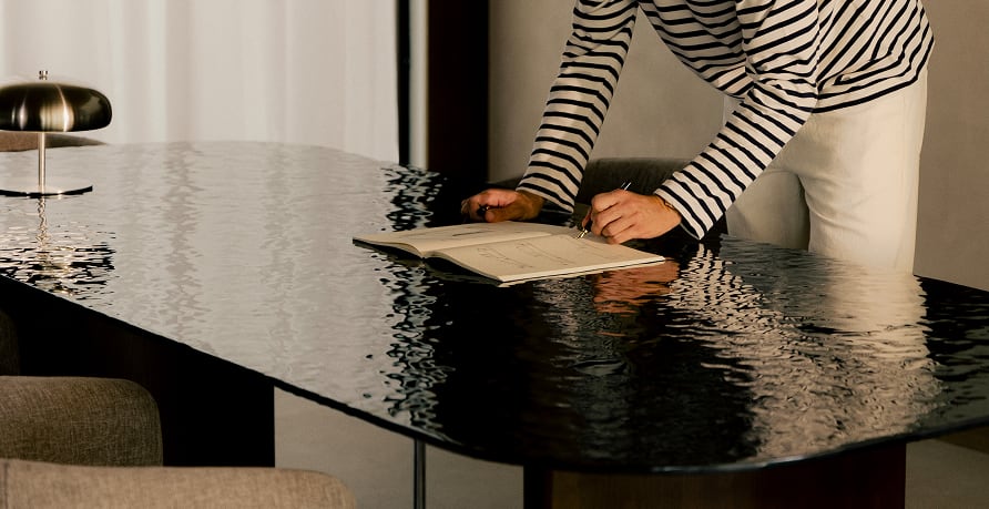 Table à manger rectangulaire 260x110 cm en verre trempé et MDF Zarvi