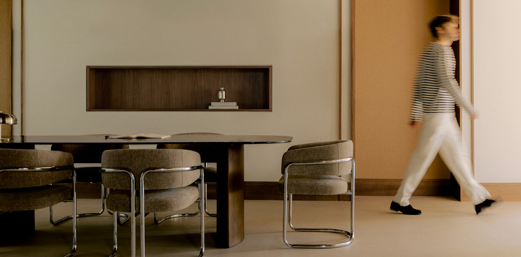 Chaise de salle à manger avec accoudoirs, tapissée et en fer Zantria