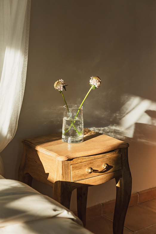 Szafka nocna z drewna mango Micaela