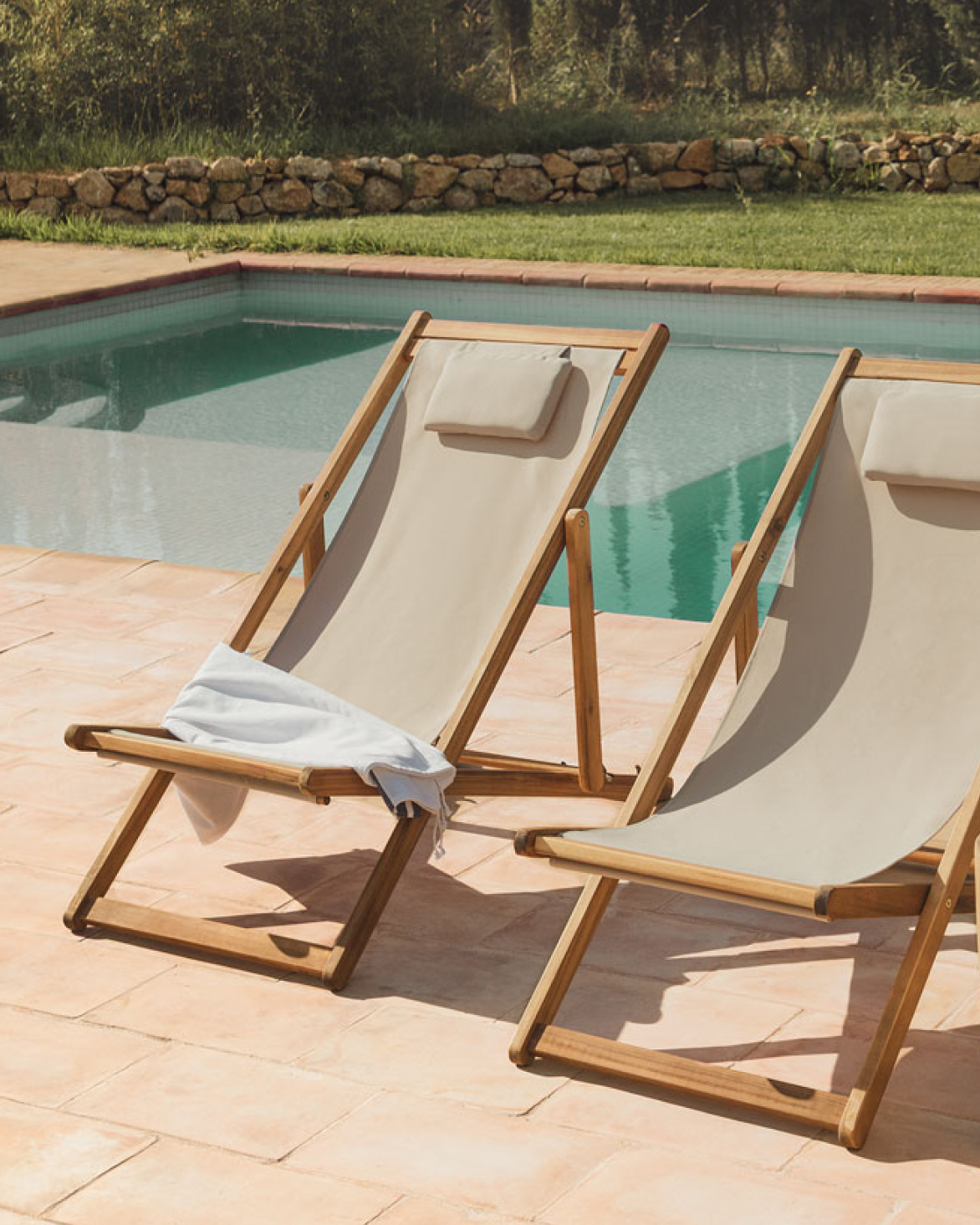 Sedia a dondolo pieghevole con cuscino in legno Kardis