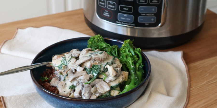 Rețetă ciulama de pui cu ciuperci și spanac la Multicooker Turbo Express Crockpot by Taste Bazaar