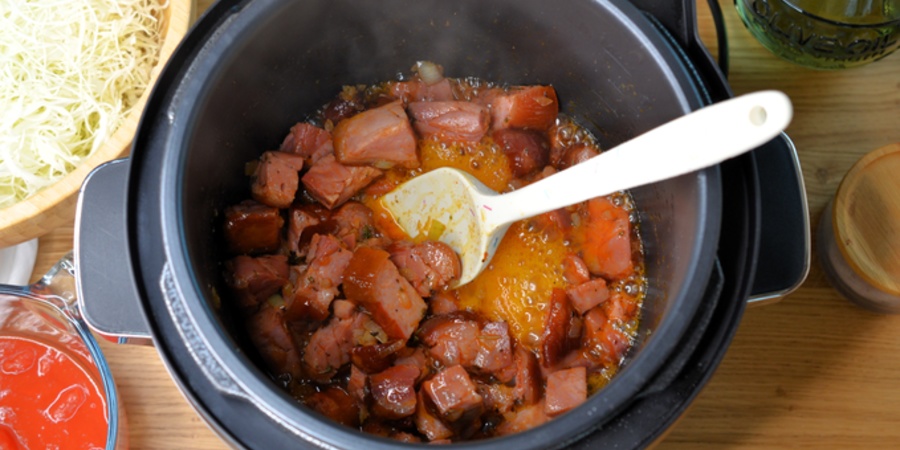 Rețetă varză scăzută cu ciolan afumat la Multicookerul Crockpot Turbo Express by Teos Kitchen
