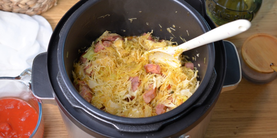 Rețetă varză scăzută cu ciolan afumat la Multicookerul Crockpot Turbo Express by Teos Kitchen