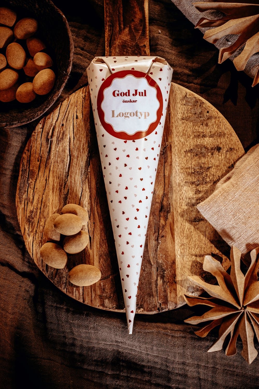 KREMMERHUS MED TRYKK, FYLT MED JULEGODT (KARAMELLMIX)