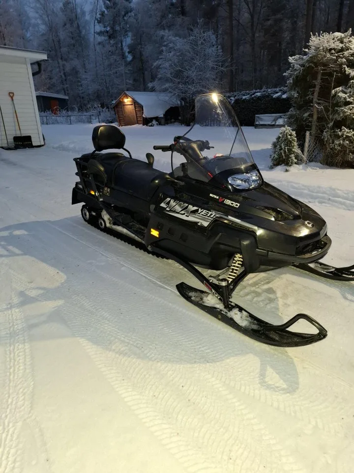 Lynx Yeti Yeti SUV V-800 2006