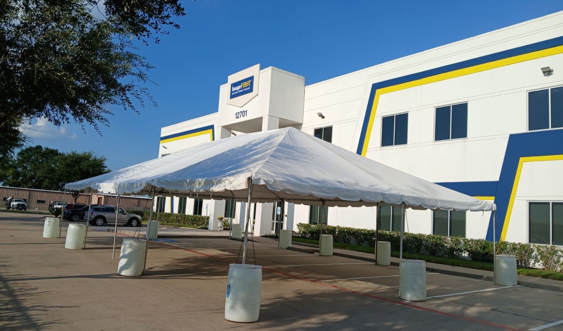 Renta de carpa marco 30x50 en Houston — ideal para eventos con capacidad hasta 250 invitados en Spring.