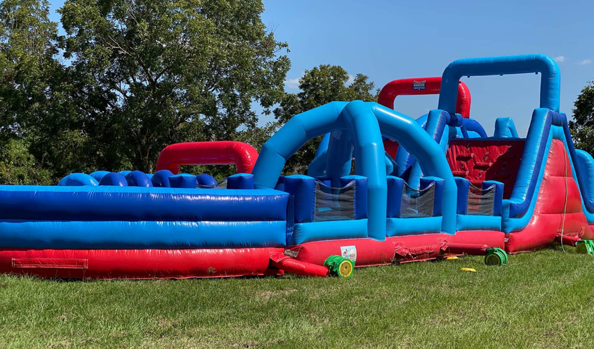 Renta de obstáculo U-Turn de 140ft para eventos en Austin — ideal para competencias en Cedar Park.