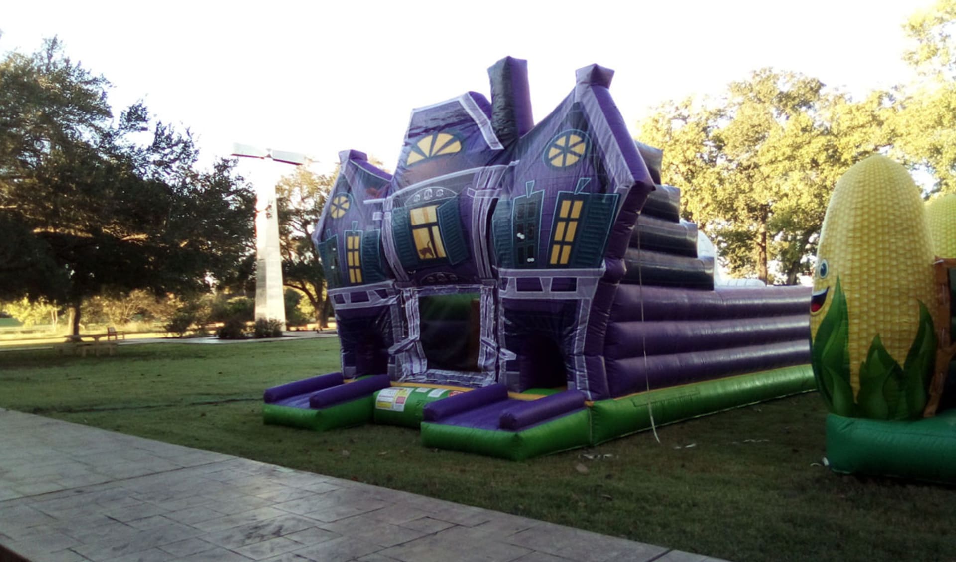 Haunted-House-Corn-Maze-Obstacle-Austin-Texas