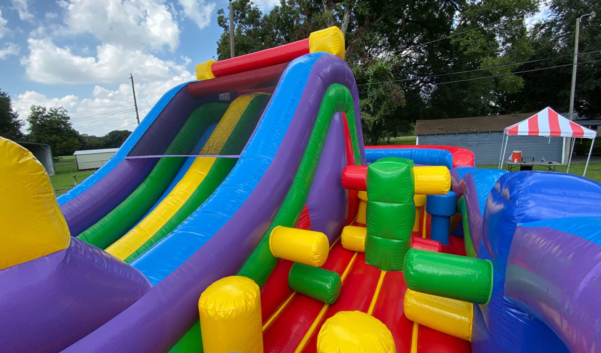Obstacles in the Retro Inflatable Fun