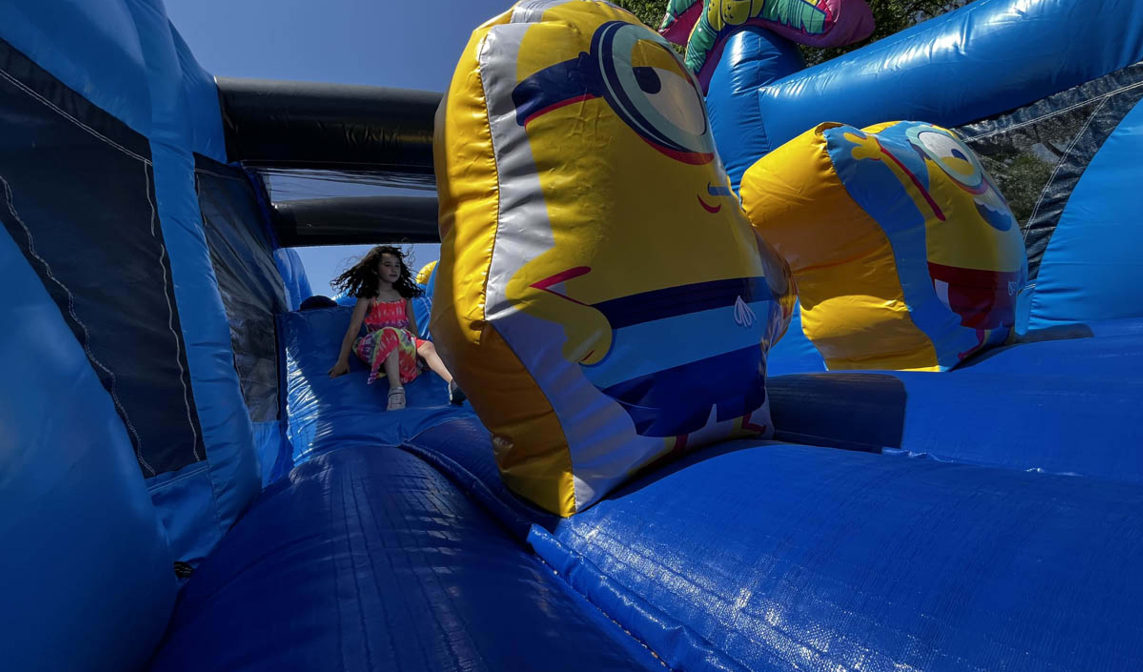 Minions 4 Bounce House
