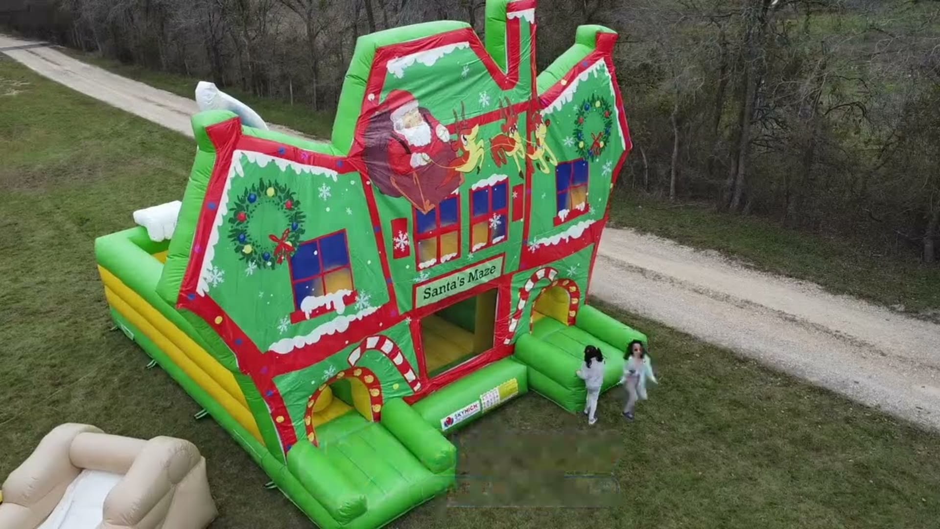 Christmas Holiday Maze - Video
