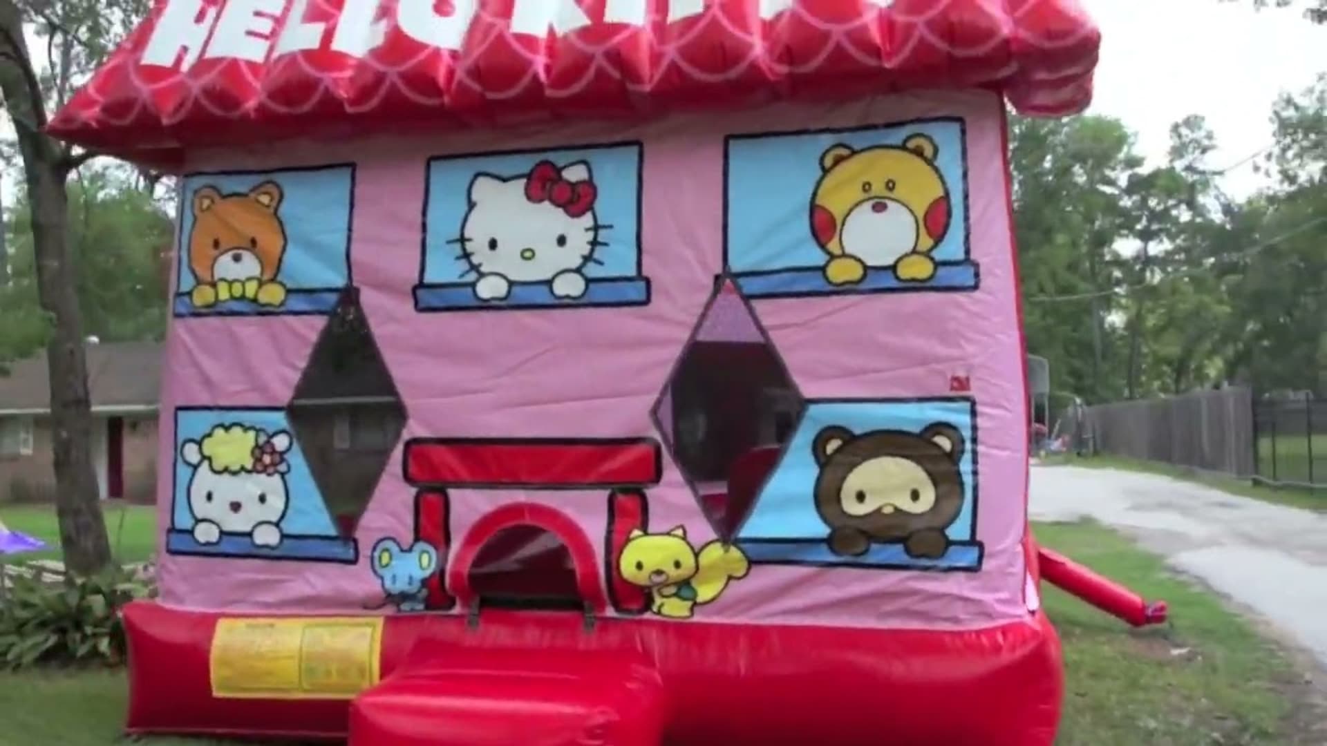 Hello Kitty Bounce House - Video