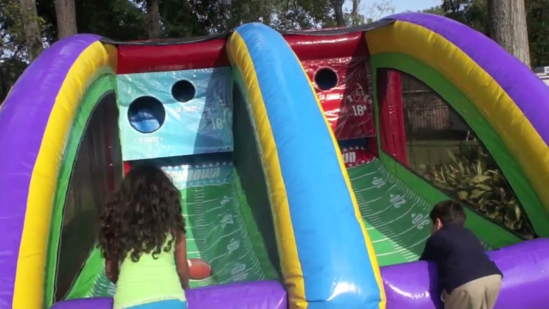 Quarterback Blitz Football - Video