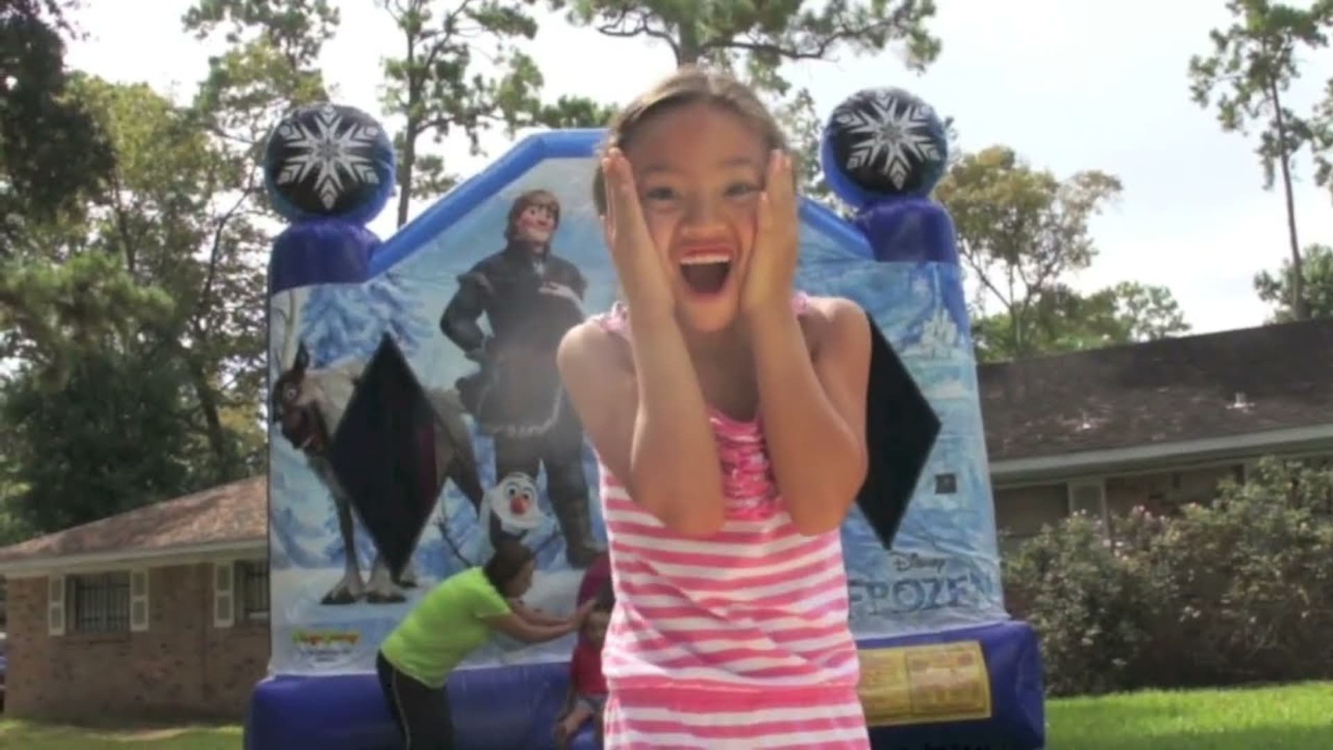 Frozen Bounce House Moonwalk - Video
