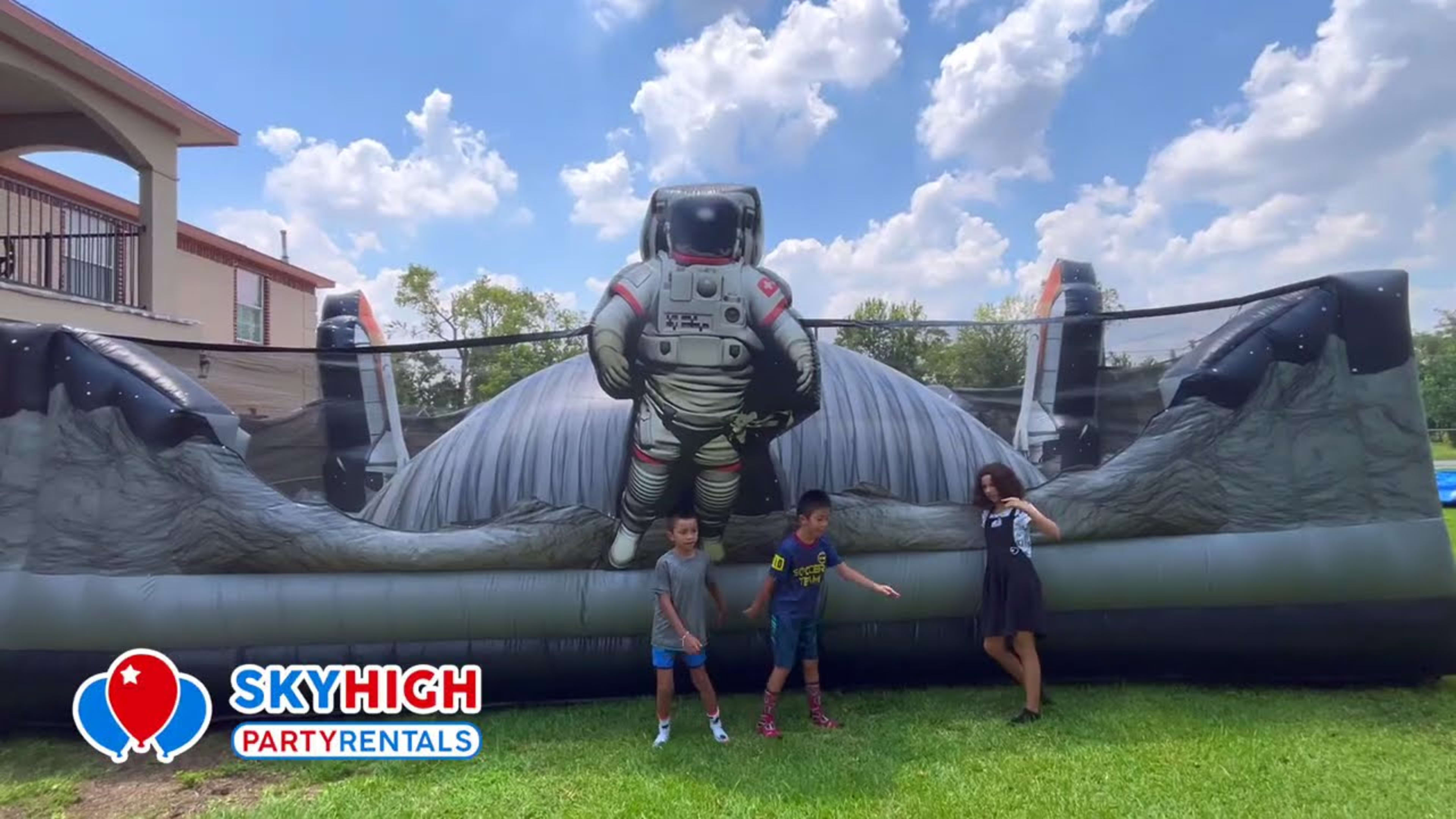 King of the Moon Walk Space Adventure Inflatable - Video