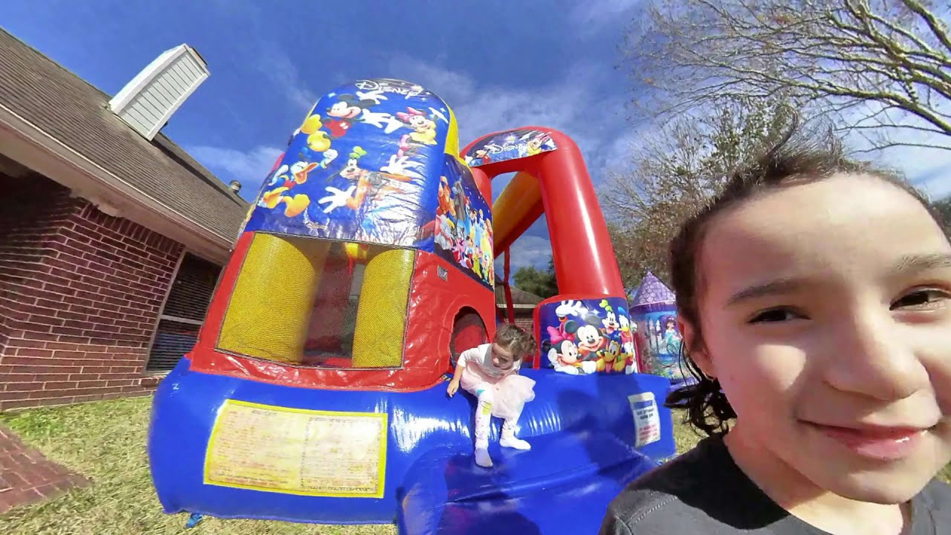 World of Disney 4in1 w/ (Wet or Dry) Slide - Video
