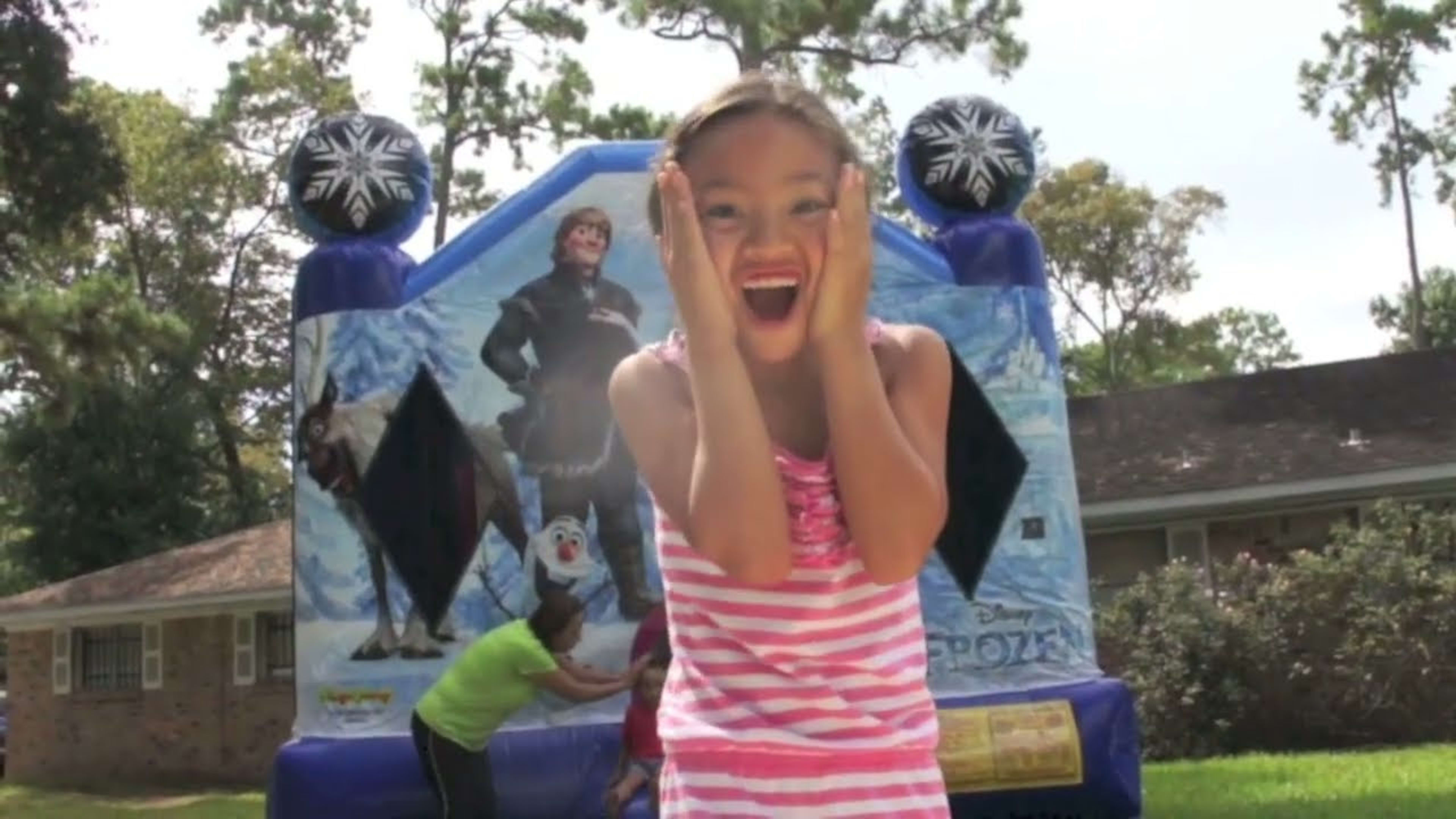 Frozen Bounce House Moonwalk - Video