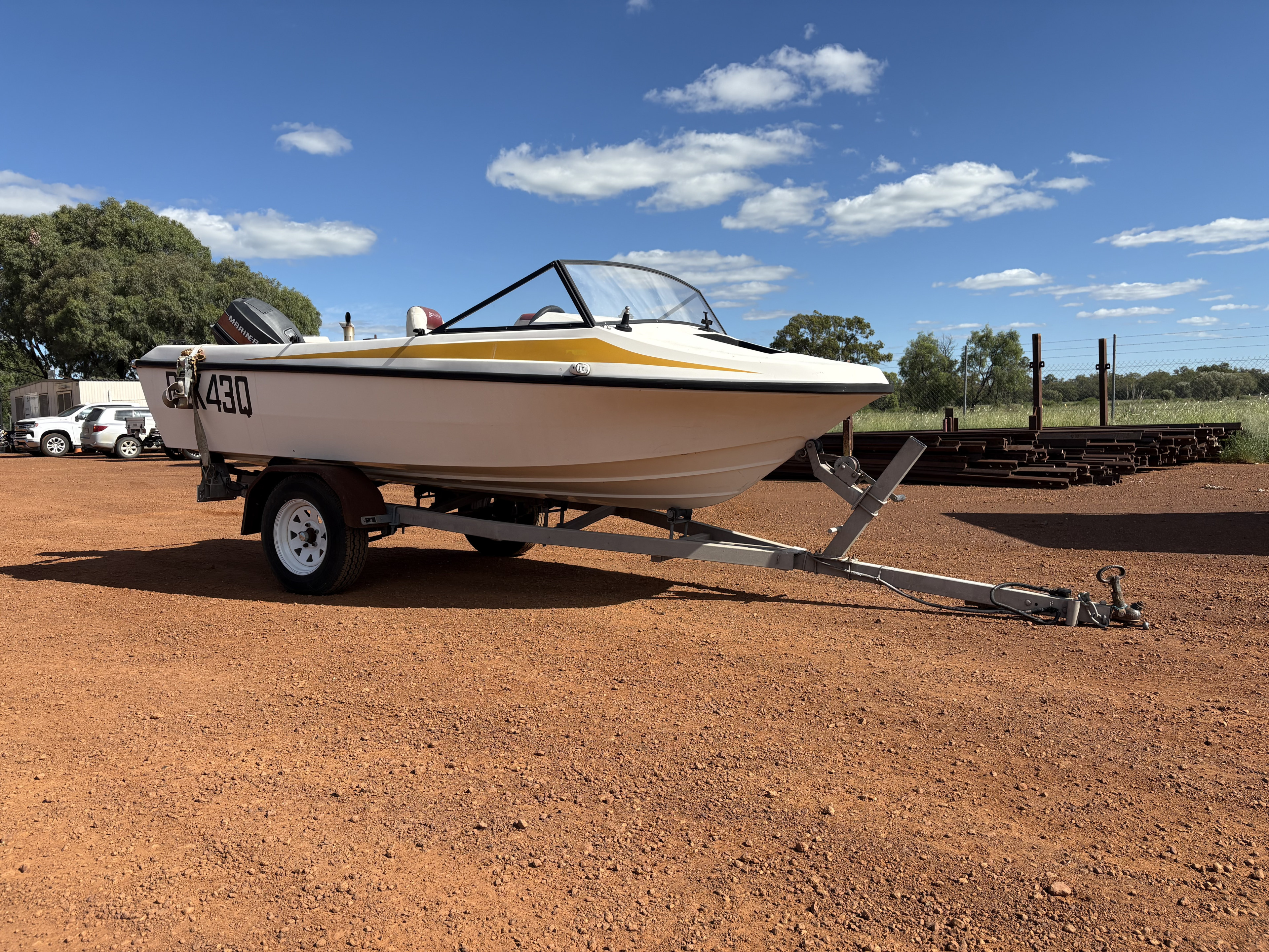 1984 Fibreglass Boat