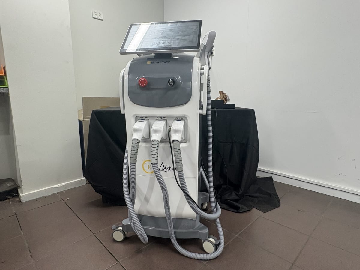 Sydney 2024 Esthetica E Luxx Hair Removal & Skin Rejuvenation Machine Auction