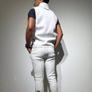 ライト ダブルニットベスト 3D SHADOW LOGO/WHITE (UNISEX)