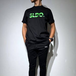 【EXTRA SERIES】Tシャツ SLANTING LOGO/BLACK×NEON GREEN