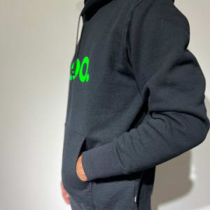 【EXTRA LIMITED】裏起毛フーディー/NEON GREEN LOGO (UNISEX)