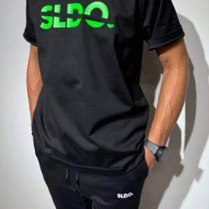 【EXTRA SERIES】Tシャツ SLANTING LOGO/BLACK×NEON GREEN