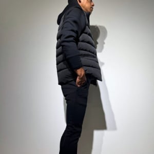 ダウンベスト 3D SHADOW LOGO (UNISEX)