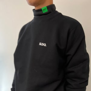 SLDO. × AddElm 裏起毛ストレッチハイネックロングスリーブTシャツ / NEON GREEN LOGO (UNISEX)　